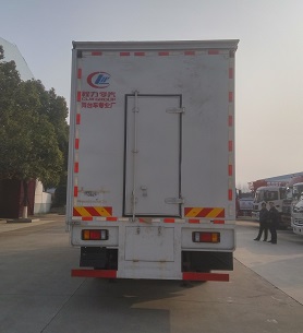 东风乘龙两面展流动舞台车