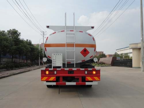 豪沃小三轴19.3方运油车