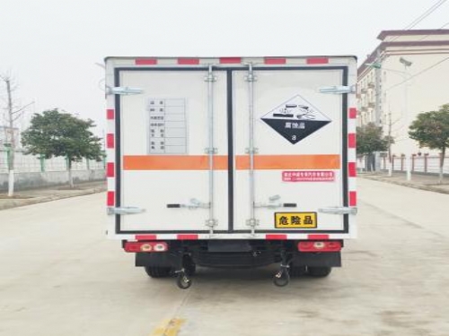 蓝牌跃进(汽油)厢长3.4-3.6米腐蚀性物品厢式运输车