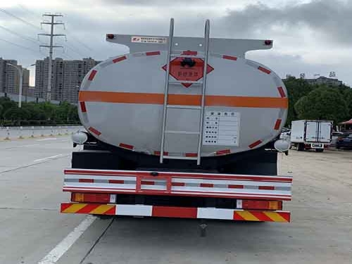 东风天龙前四后八26方汽油运油车