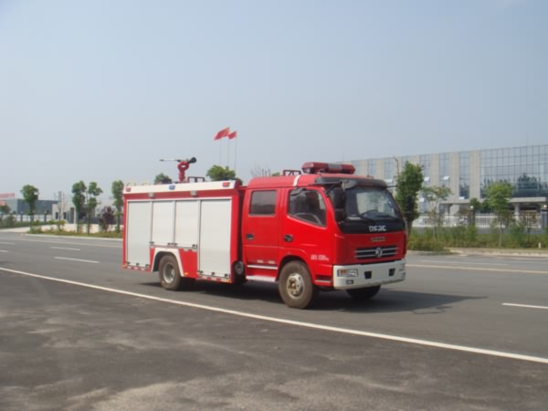 东风多利卡2.6方水罐消防车