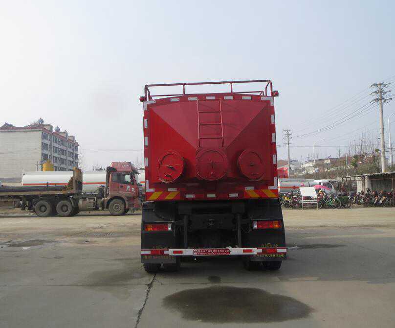 陕汽后八轮压裂砂罐车